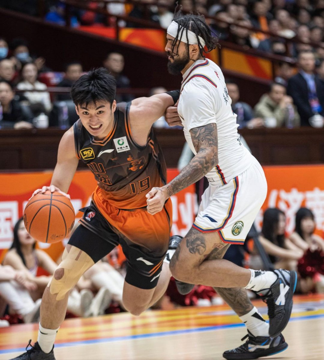 开云体育-新疆广汇训练开放日;加时末段刷新队史纪录引欢呼;CBA常规赛在即;高层口径保持一致(新疆广汇俱乐部篮球队对阵美国探险者队)