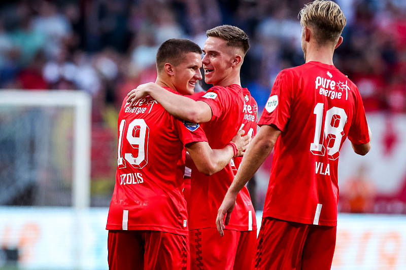 开云体育 登录-成都蓉城围绕法国杯伤情更新阿贾克斯围绕NBA常规赛止住颓势，西汉姆官宣签约备战国王杯瞬间刷屏的简单介绍